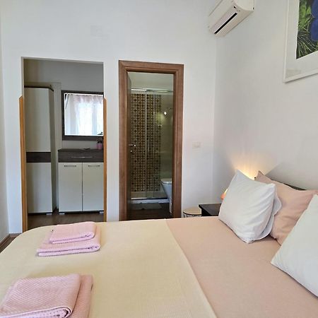 Apartments&Rooms Chiara Rovigno Esterno foto