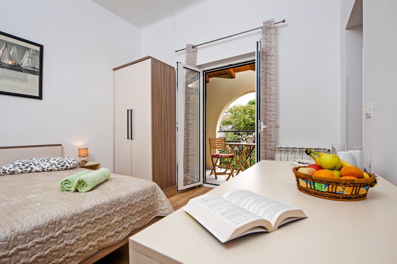 Apartments&Rooms Chiara Rovigno Esterno foto
